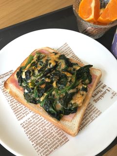 ほうれん草・卵・ベーコンのチーズトースト-レシピのメイン写真
