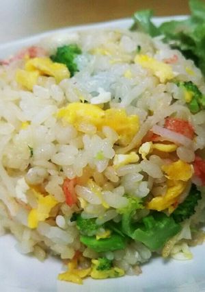 春休みに簡単！梅昆布茶でブロッコリー炒飯-レシピのメイン写真