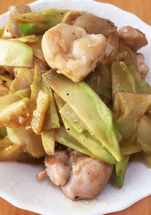 ブロッコリーの茎と鶏胸肉の炒め物-レシピのメイン写真
