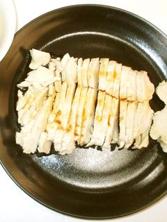 蒸し鶏とラー油ソース♪レンジで簡単-レシピのメイン写真