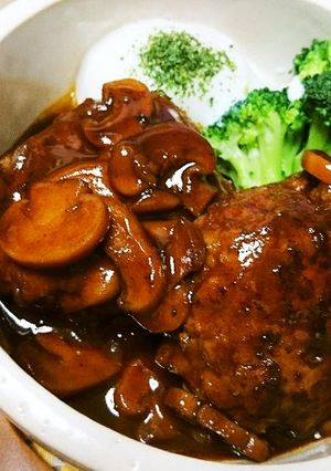 赤ワインで本格デミグラスソースハンバーグ-レシピのメイン写真
