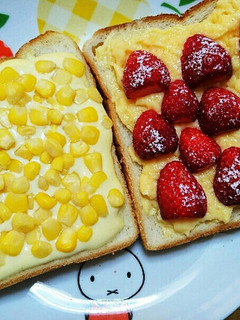 セブン風コーンマヨパン苺カスタードパン☆-レシピのメイン写真