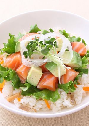 サーモンとアボカドの五目すし丼-レシピのメイン写真