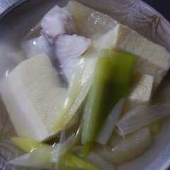 A picture of 鱈と凍み豆腐・凍み大根の塩スープ.