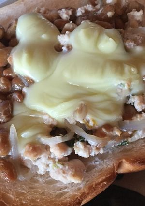 納豆と鶏そぼろのチーズトースト-レシピのメイン写真