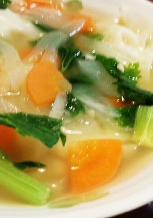 簡単♪色々野菜と冷凍餃子コンソメスープ-レシピのメイン写真