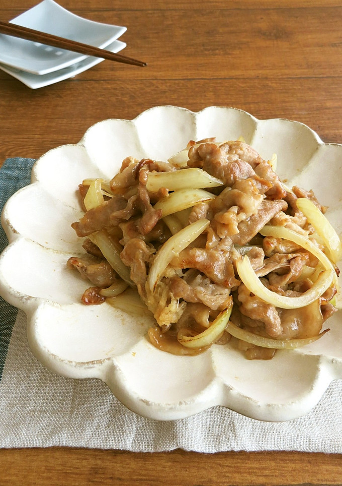 簡単☆ご飯がすすむ♪豚とたまねぎ生姜焼き-レシピのメイン写真