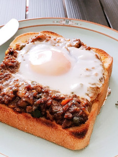 キーマカレーの目玉焼きトースト-レシピのメイン写真