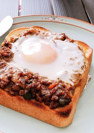 キーマカレーの目玉焼きトースト-レシピのメイン写真