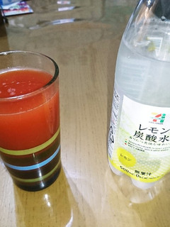 超簡単! トマトジュースのレモン炭酸焼酎-レシピのメイン写真