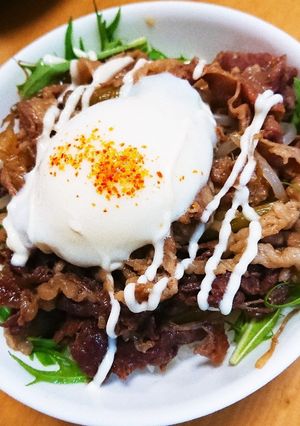旨み増し！ニンニクの芽で豚丼(牛肉入り)-レシピのメイン写真
