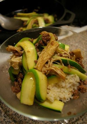 挽肉とズッキーニ(茄子)のナンプラー丼-レシピのメイン写真