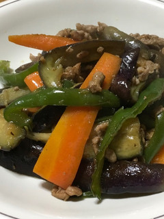 なすとにんじん、ピーマンのひき肉の油炒め-レシピのメイン写真