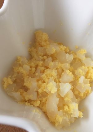 離乳食中期〜♡大根と卵黄の炒り卵風〜-レシピのメイン写真