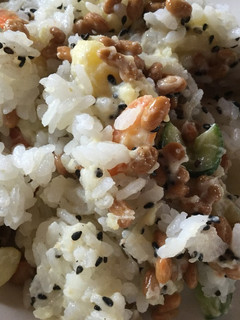 ごま塩で旨い!納豆とポテサラのまぜご飯-レシピのメイン写真