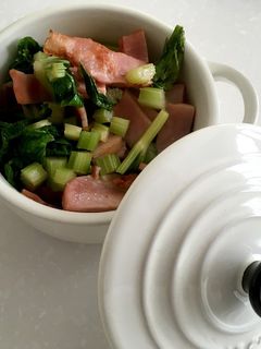 もったいない!セロリの葉とベーコン炒め物-レシピのメイン写真