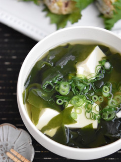 豆腐とわかめのお吸い物-レシピのメイン写真