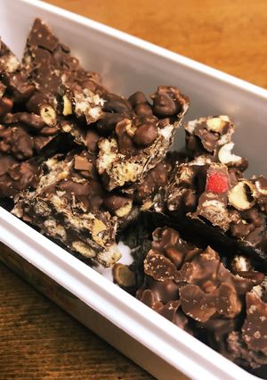 フルグラと柿の種のチョコクランチ☻-レシピのメイン写真
