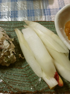 ウドの葉先で白和えと茎の酢味噌-レシピのメイン写真