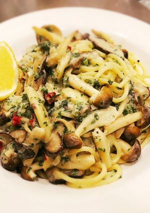 キノコとパセリのアンチョビクリームパスタ-レシピのメイン写真