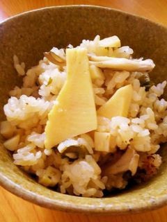 竹の子・わかめ・マイタケの炊き込みご飯-レシピのメイン写真