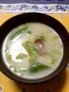 春キャベツとベーコンのみるく味噌汁-レシピのメイン写真