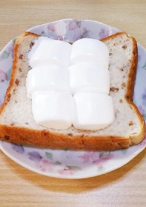 簡単!☆マシュマロのせライ麦パン(^^)-レシピのメイン写真