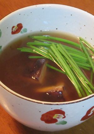 オリーブオイルが決め手！椎茸のすまし汁-レシピのメイン写真