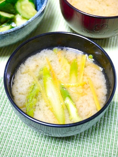 簡単!アスパラ人参たっぷりお味噌汁-レシピのメイン写真