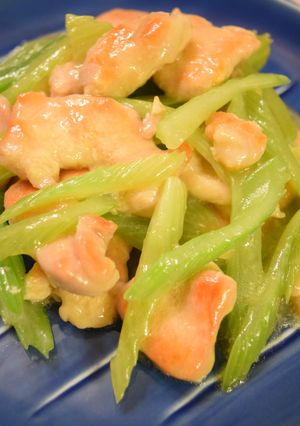 モリモリ食べれる*セロリと鶏胸肉の炒め物-レシピのメイン写真