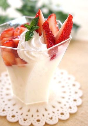 ハニーヨーグルトムース苺ソース-レシピのメイン写真