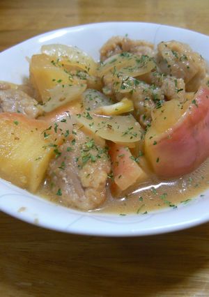 鶏もも肉とりんごの煮込み-レシピのメイン写真