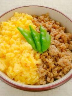 簡単おいしい!鶏そぼろと卵の二色丼★-レシピのメイン写真