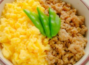 簡単おいしい！鶏そぼろと卵の二色丼★-レシピのメイン写真