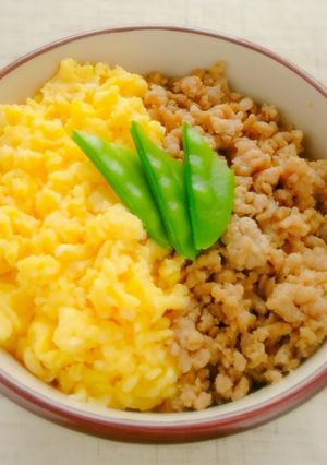 簡単おいしい！鶏そぼろと卵の二色丼★-レシピのメイン写真