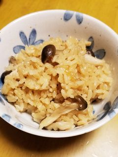 絶品♪しめじorえのきの炊き込みご飯-レシピのメイン写真