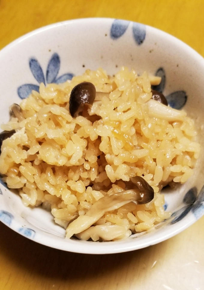 絶品♪しめじorえのきの炊き込みご飯-レシピのメイン写真