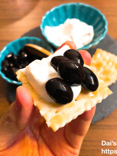 黒豆の煮物と水切りヨーグルトのカナッペ-レシピのメイン写真