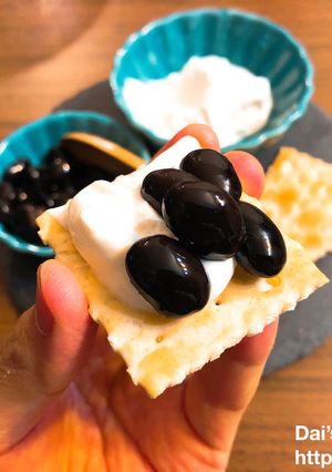 黒豆の煮物と水切りヨーグルトのカナッペ-レシピのメイン写真