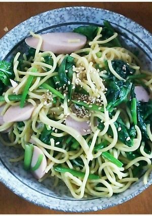 簡単！ほうれん草と魚肉ソーセージ焼きそば-レシピのメイン写真