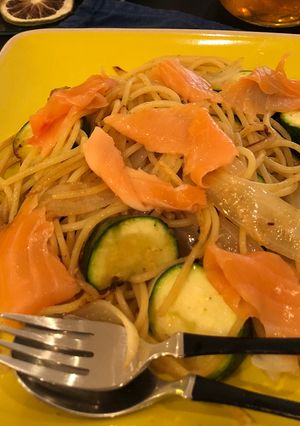 ズッキーニとスモークサーモンの和風パスタ-レシピのメイン写真