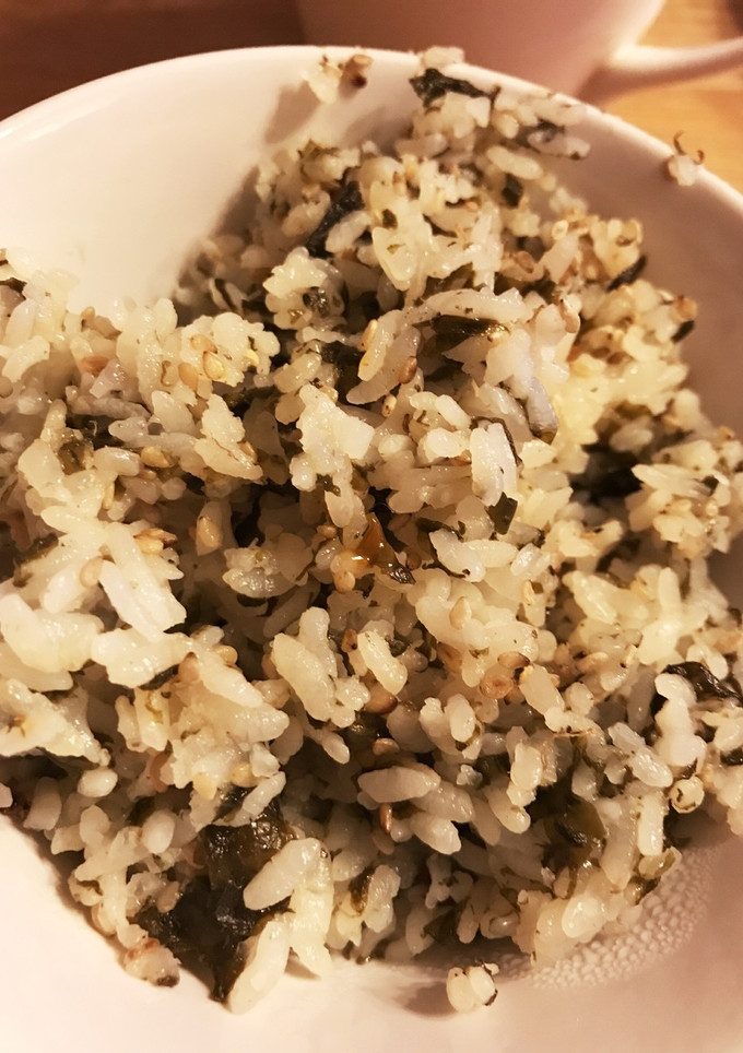 胡麻の風味の梅とワカメの炊き込みご飯-レシピのメイン写真