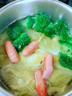 鳥モモ肉とキャベツのスープ-レシピのメイン写真