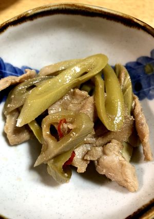 イタドリ(ゴンパチ)と豚肉の炒め物♪-レシピのメイン写真
