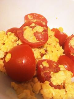 トマトinスクランブルエッグ-レシピのメイン写真