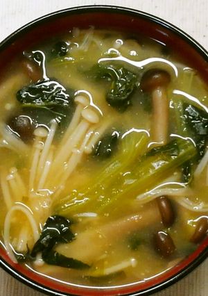朝食にも小松菜としめじ えのきのお味噌汁-レシピのメイン写真