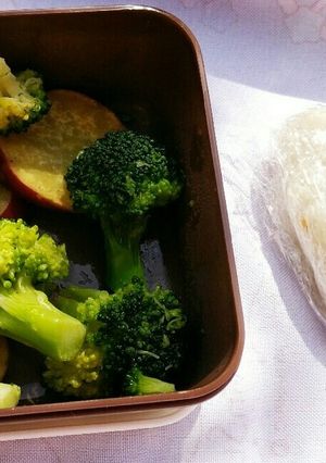✨温野菜とおにぎり こども弁当✨-レシピのメイン写真