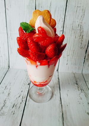 贅沢いちごパフェ-レシピのメイン写真