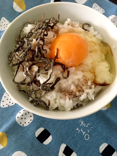 簡単満足〜塩こんぶ入り卵かけごはん!!-レシピのメイン写真
