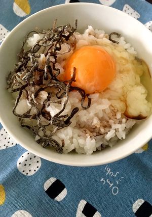 簡単満足〜塩こんぶ入り卵かけごはん！！-レシピのメイン写真